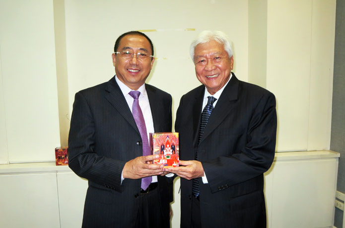 李长云主席与泰国国务院国家代表披切.薩提拉察哇阁下合影