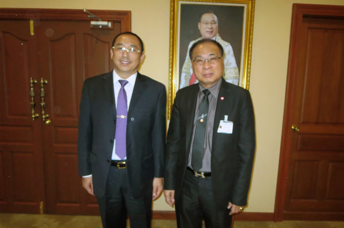 李长云主席与泰国国会主席兼下议院议长颂蕯.吉素拉暖阁下合影