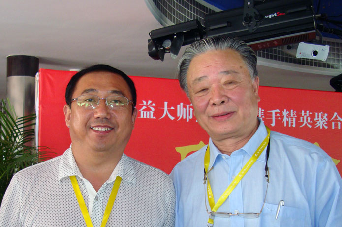 2009年7月29日，李长云主席与中国民营经济研究会会长、品牌中国产业联盟副主席保育钧于三峡合影